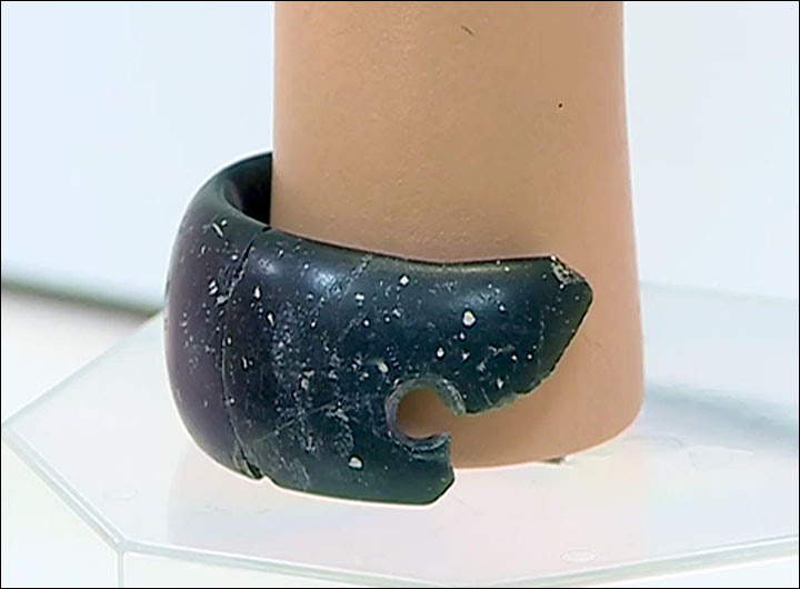 Could this stunning bracelet be 65,000-to-70,000 years old?