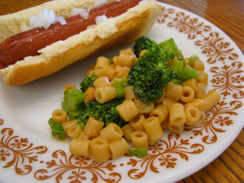 Pasta Salad with Broccoli and Peanuts