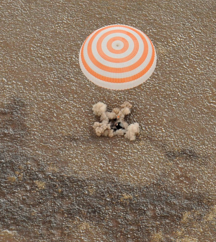 Nov25-2010-Soyuz_TMA-19_landing