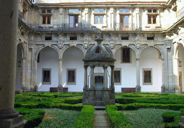 uno de los claustros del emblemático hotel