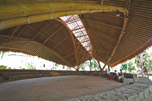 Taman Bambu  Nusantara Konstruksi Modern  dari Bambu 