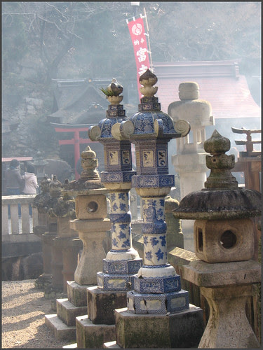 50 ceramic lanterns and holy smoke
