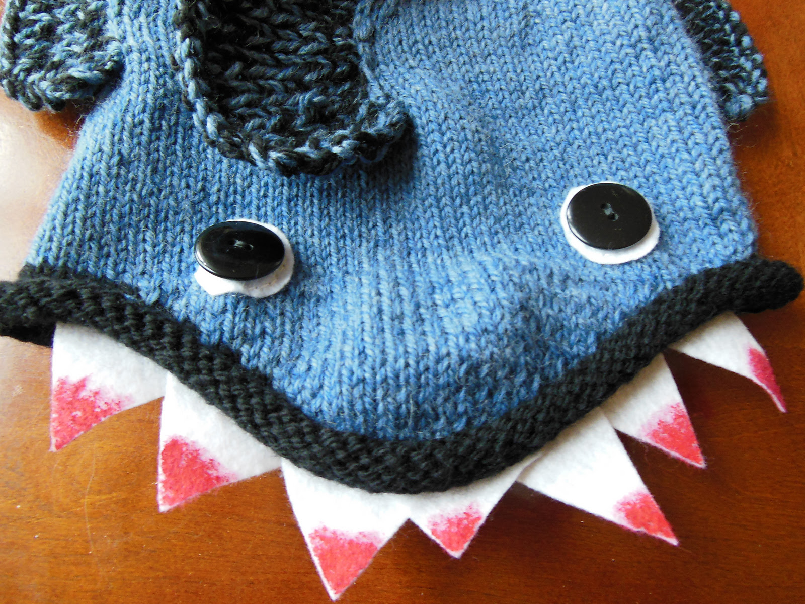 Bits and Pieces: Shark Hat 鲨鱼