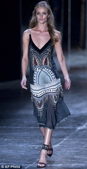http://i.dailymail.co.uk/i/pix/2012/01/20/article-2089301-115F45AE000005DC-390_306x593.jpg