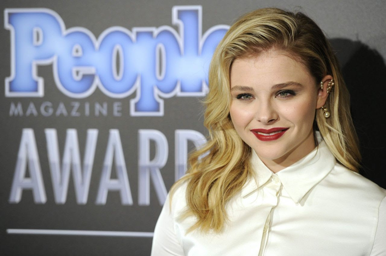 http://celebmafia.com/wp-content/uploads/2014/12/chloe-moretz-2014-people-magazine-awards-in-beverly-hills_9.jpg