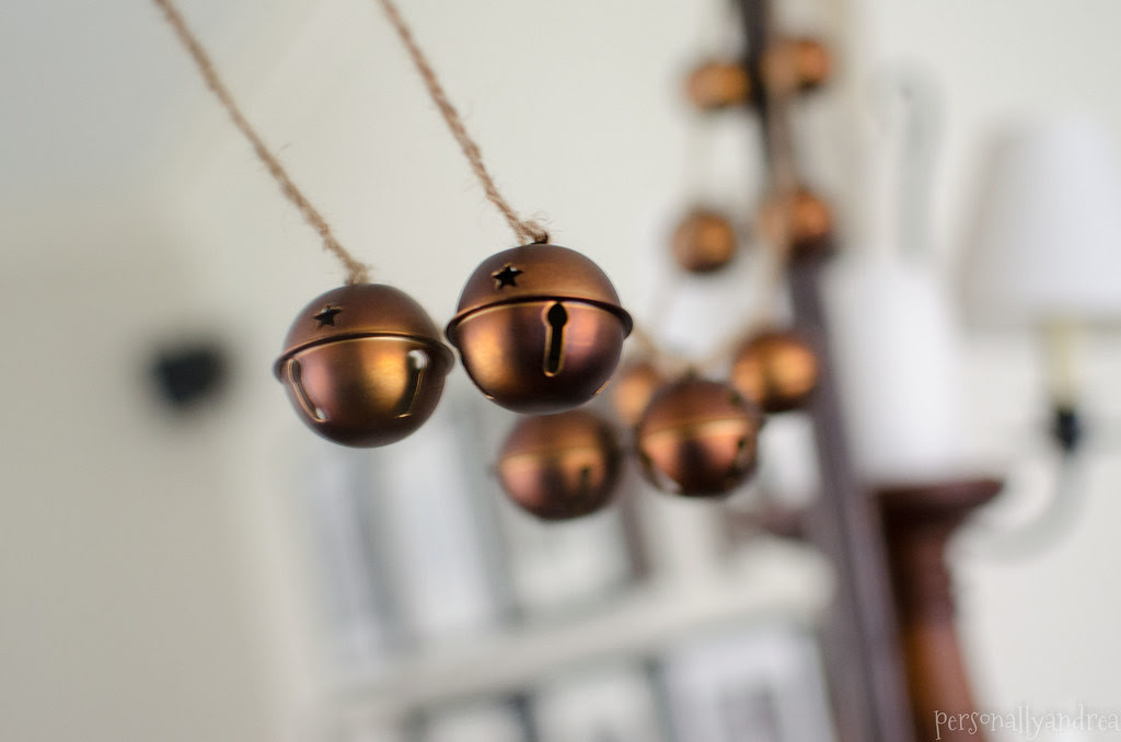 DIY Christmas Bell Garland | personallyandrea.com DIY Christmas Bell Garland | personallyandrea.com