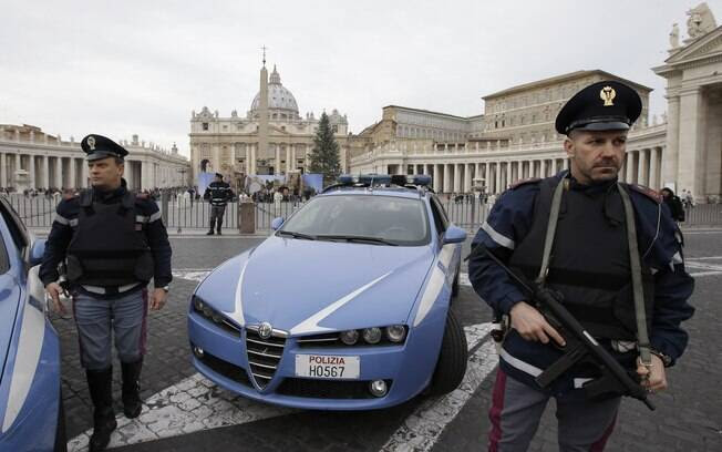 Itália prende suposto terroristas e evita ataque no Vaticano