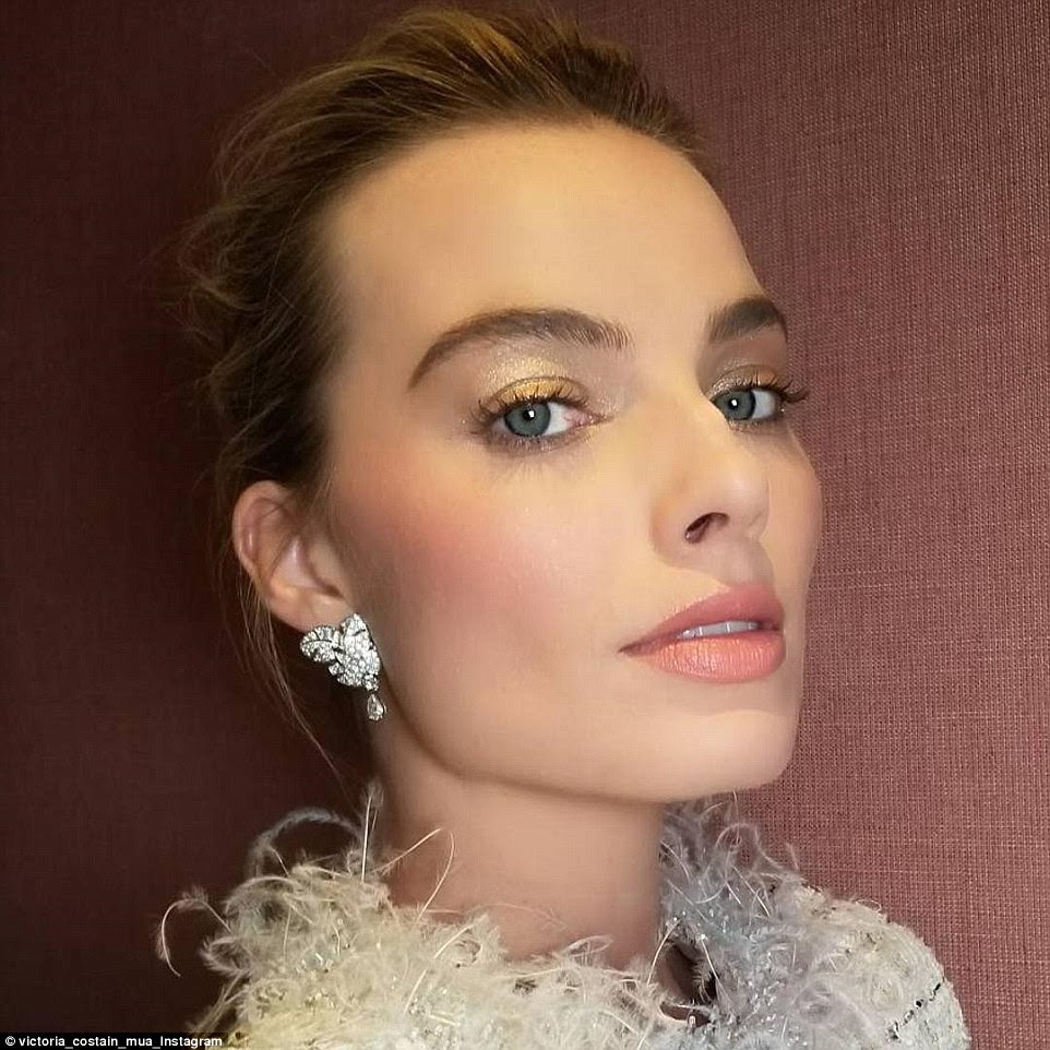 Starry: Ahead of making her way to the event, the Australian beauty shared a picture on Instagram of her stunning look