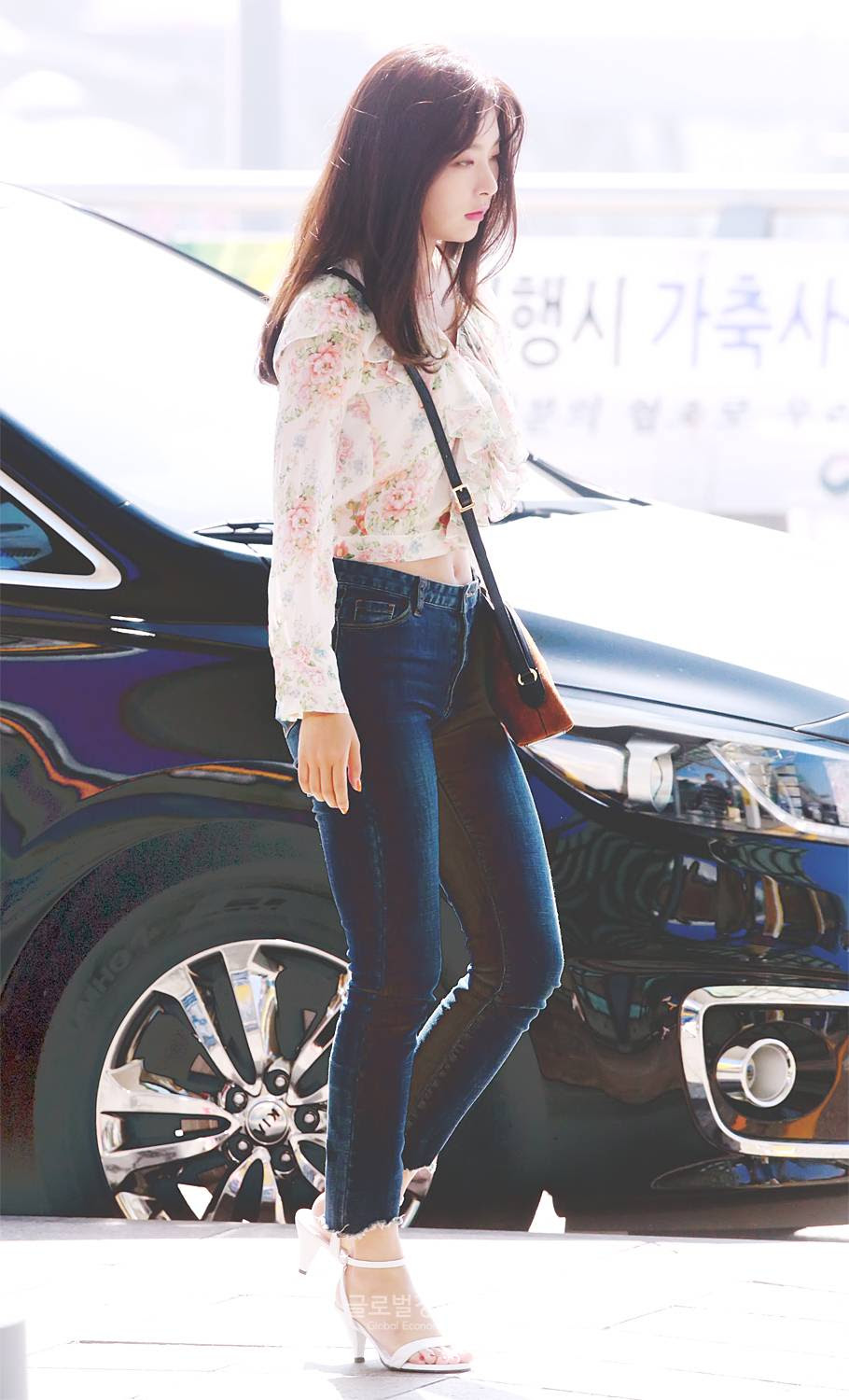 A Instiz A Seulgi Shows Off Her Slender Figure Through Her Airport Fashion And Stuns K Netz Netizen Nation Onehallyu