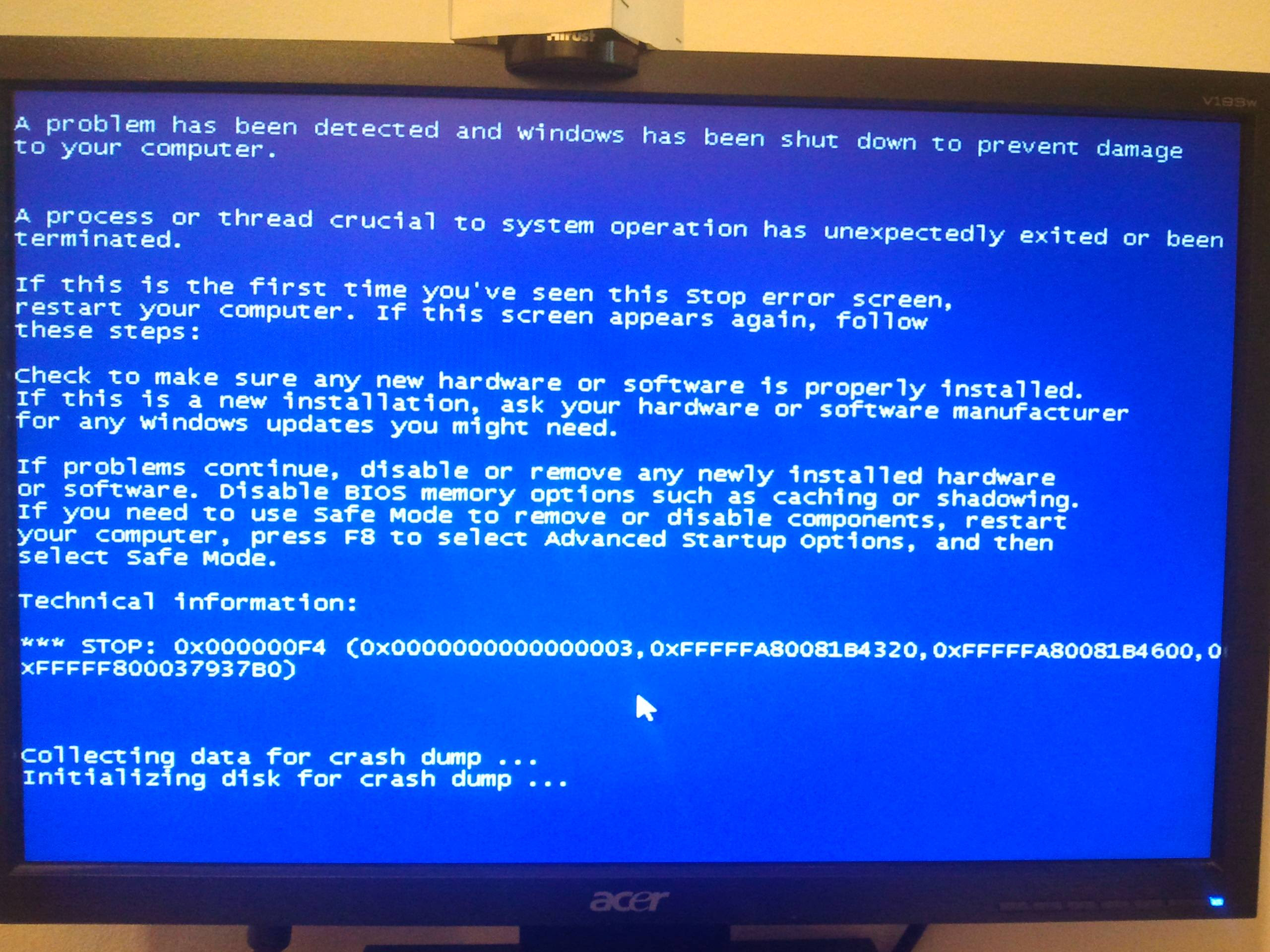 Краш виндовс. Синий экран перезагрузка. Синий экран блокировка Windows 10 и выключается. Синий экран перезапуск.