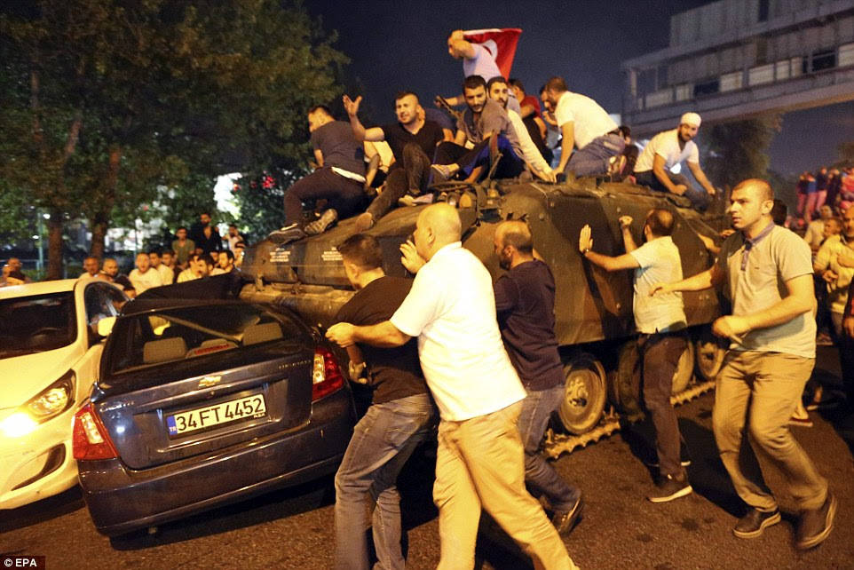 Tank drivers used their massive machines to drive over cars which had been used to block the road in central Istanbul 