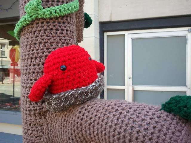 Wcap yarn bomb