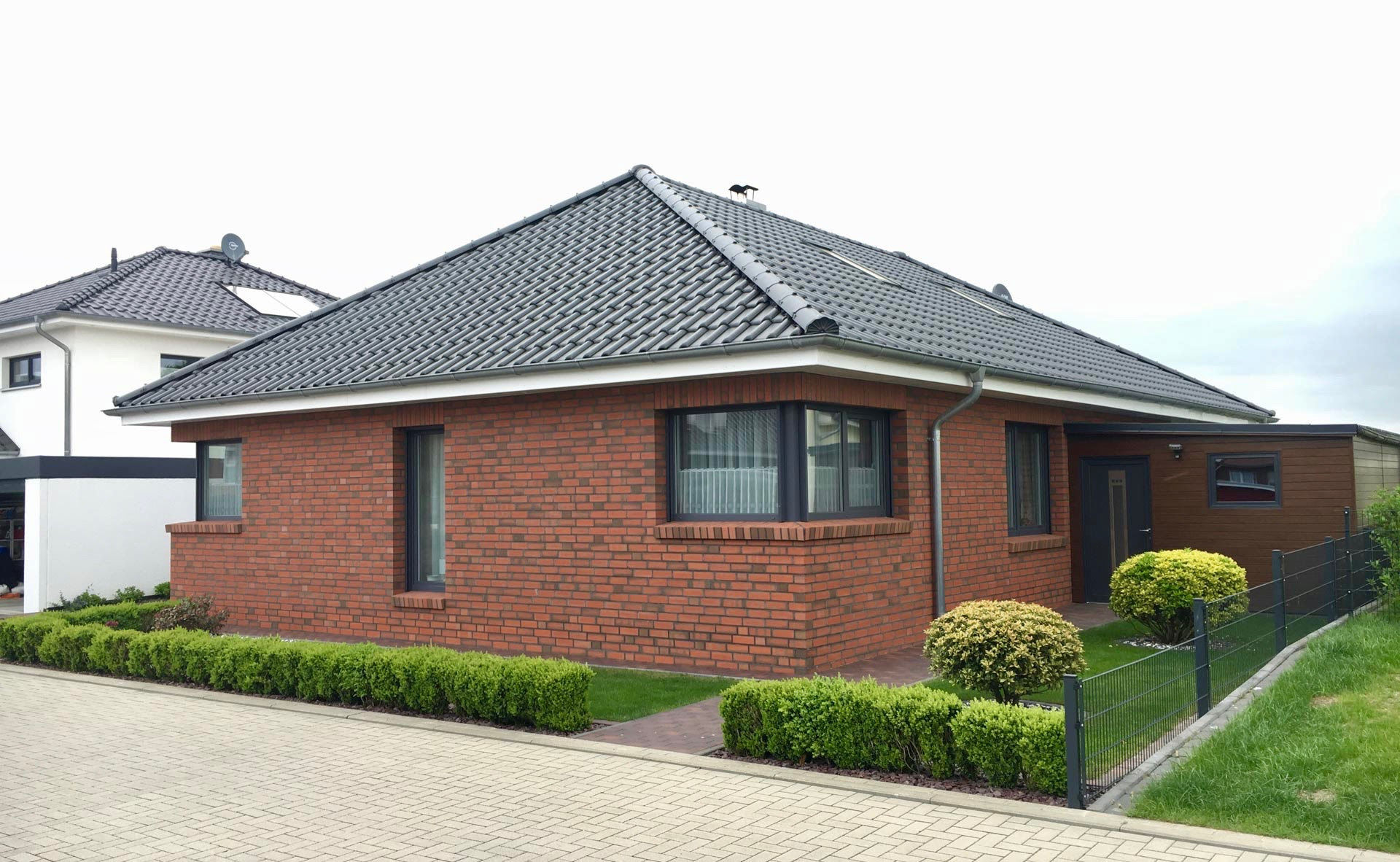 Klinkerhaus Mit Anthrazit Fenster TurboTax Free