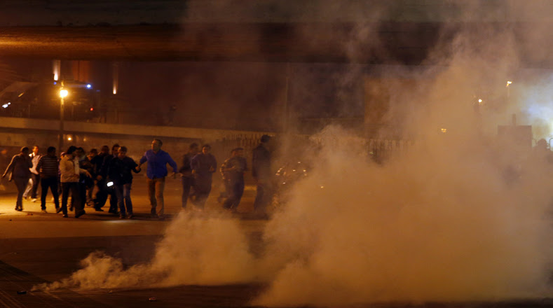 El Ejército dispersó a los cientos de manifestantes con cañones de agua y gases lacrimógenos.