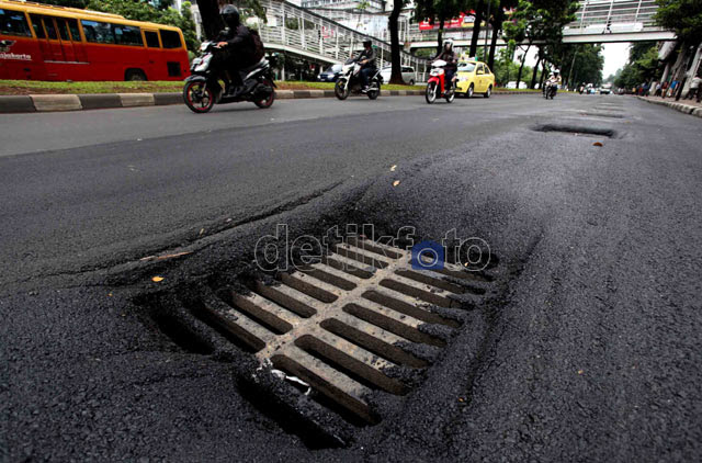 Lubang-lubang Maut di Jalan Sudirman