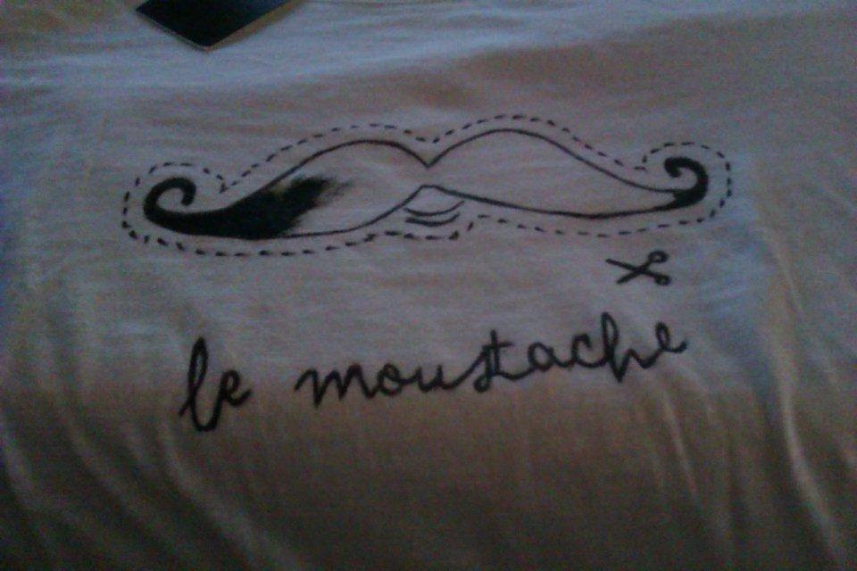 DIY - Moustache T-shirt - Camiseta (pintada a mano)