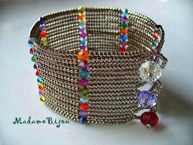 http://www.pinterest.com/pin/58828338856774110/ madame bijou: Szivárvány gombokkal