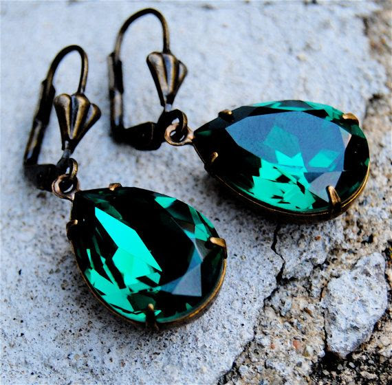http://www.pinterest.com/pin/414471971928535949/ Emerald Green Earrings Swarovski Crystal Earrings Emerald Green Pear Tear Drop Dangle Earrings Duchess Mashugana