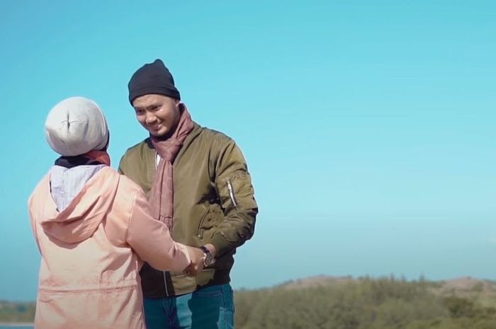 Lirik Lagu Jangan Tinggalkan Aku : Lirik Lagu Syahdu Band - Punya Hati
