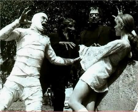 Fotograma del maravilloso clásico 'Santo y Blue Demon contra los monstruos'