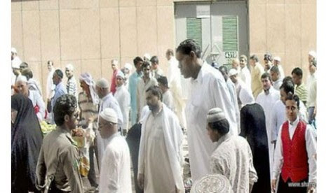 Manusia Tertinggi di Dunia Tunaikan Ibadah Haji