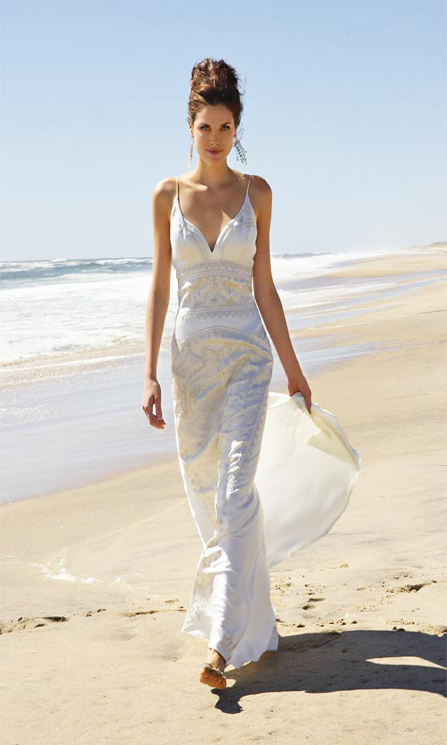 20 unique beach wedding dresses for a romantic beach