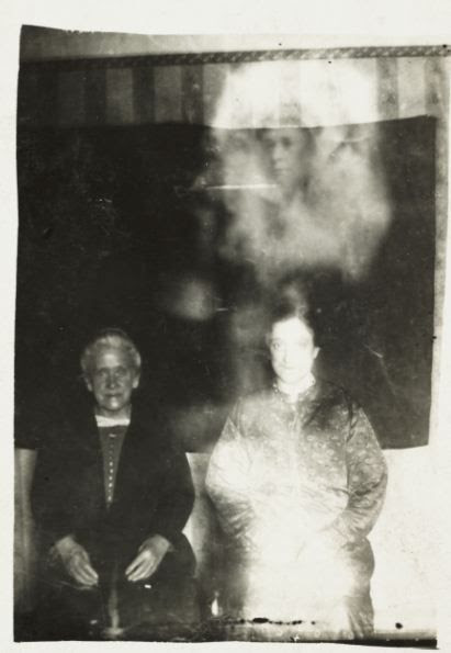 Retro Ghost Photos (22 pics) Retro Ghost Photos (22 pics)