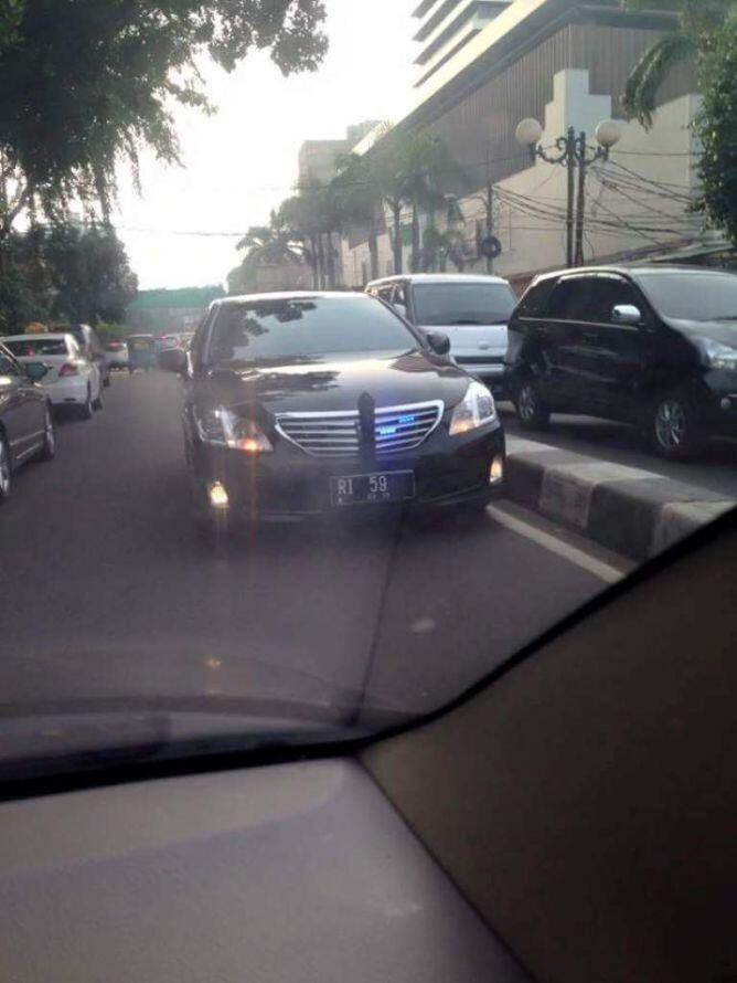 Gambar Mobil Lagi Jalan Galeri Mobil
