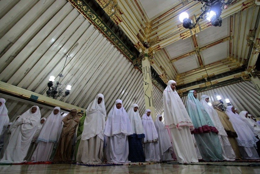 Gerakan Gambar Tata Cara Sholat Yang Benar Untuk Wanita Berbagai