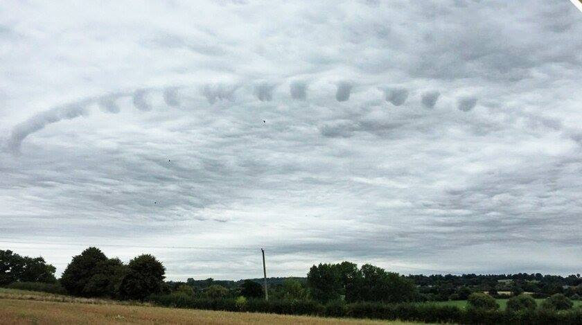 strange cloud ring uk, Mysterious ring cloud over UK in November 2016, mysterious cloud ring uk, uk cloud ring november 2016, strange cloud, cloud mystery, mysterious cloud uk, A mystery in the clouds, A mystery in the clouds uk, uk ring cloud, strange cloud ring uk