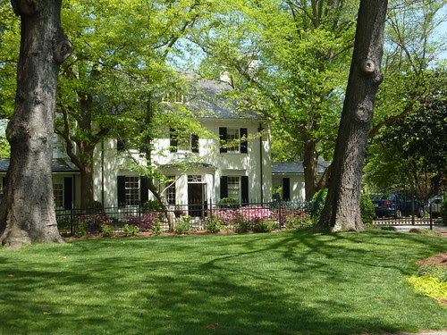 P1010617-2010-04-11-Buckhead-In-Bloom-Philip-Shutze-View-From-Street