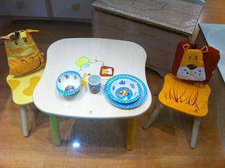 Petite table et petites chaises