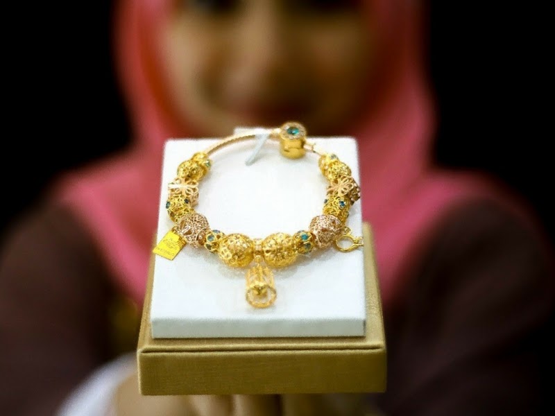 Gelang Emas Bentuk Pandora - Gelang bangle adalah model gelang yang