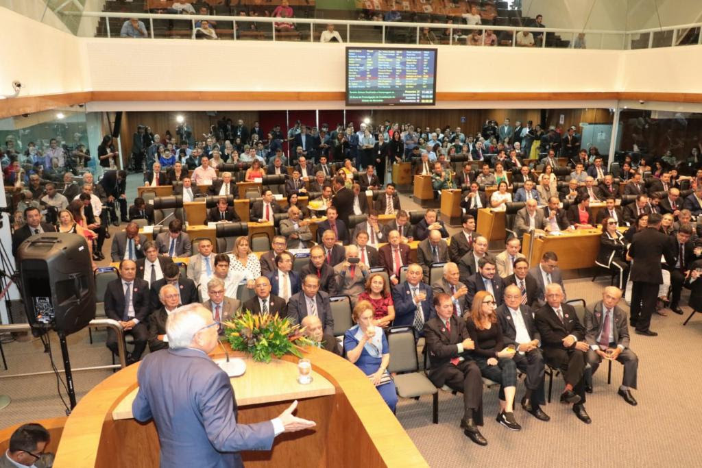 Deputados constituintes, parlamentares e convidados prestigiam a comemoração dos 30 anos da Constituição Estadual 