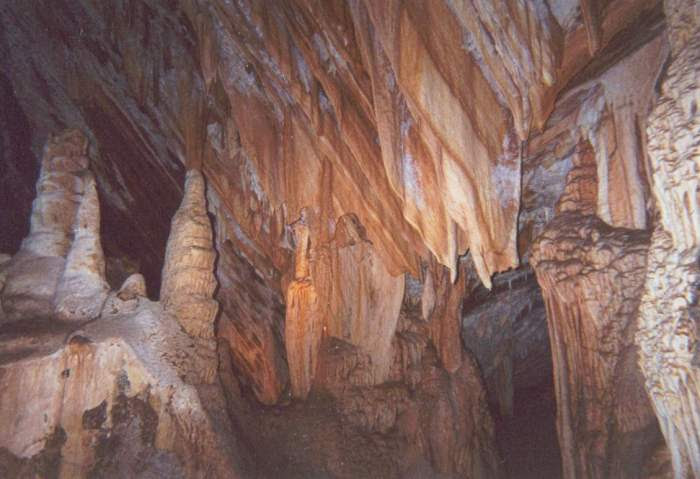Jenolan_caves_in_nsw_image.JPG (700×479)