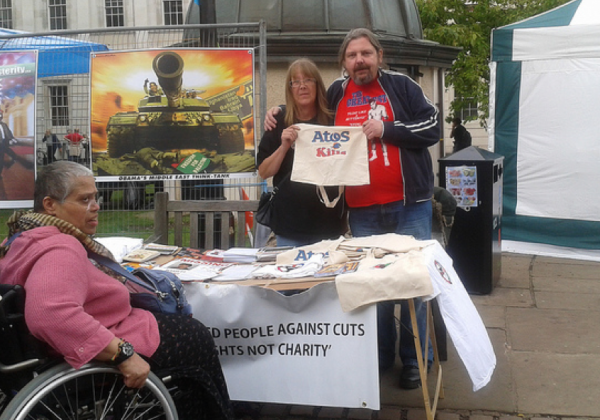 Manifestation à Londres contre les réductions des budgets sociaux (le 8 juillet 2012)