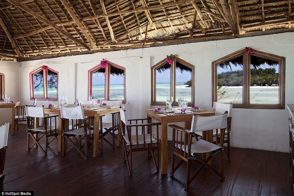 Visitors are offered stunning views out into the Indian Ocean while they dine