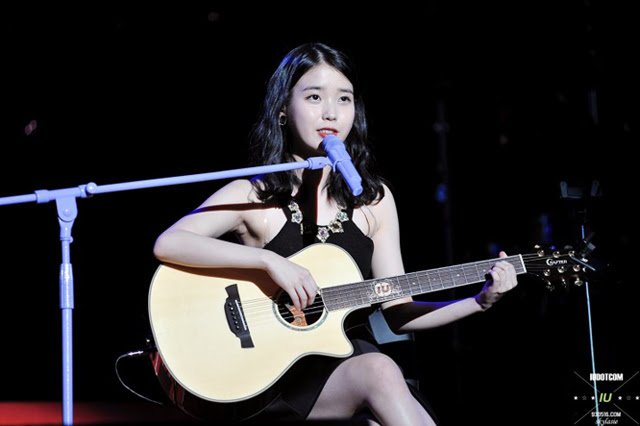 [photo] IDOLS WHO PLAY GUITAR - Kkuljaem-좋아!