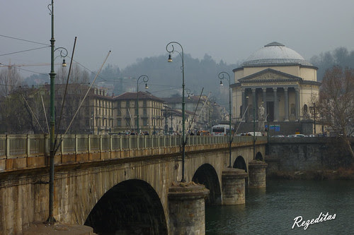 TURIN - Rio Po con la Gran Madre al fondo