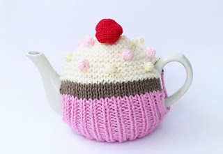 Knitted_tea_cosy_1_small2