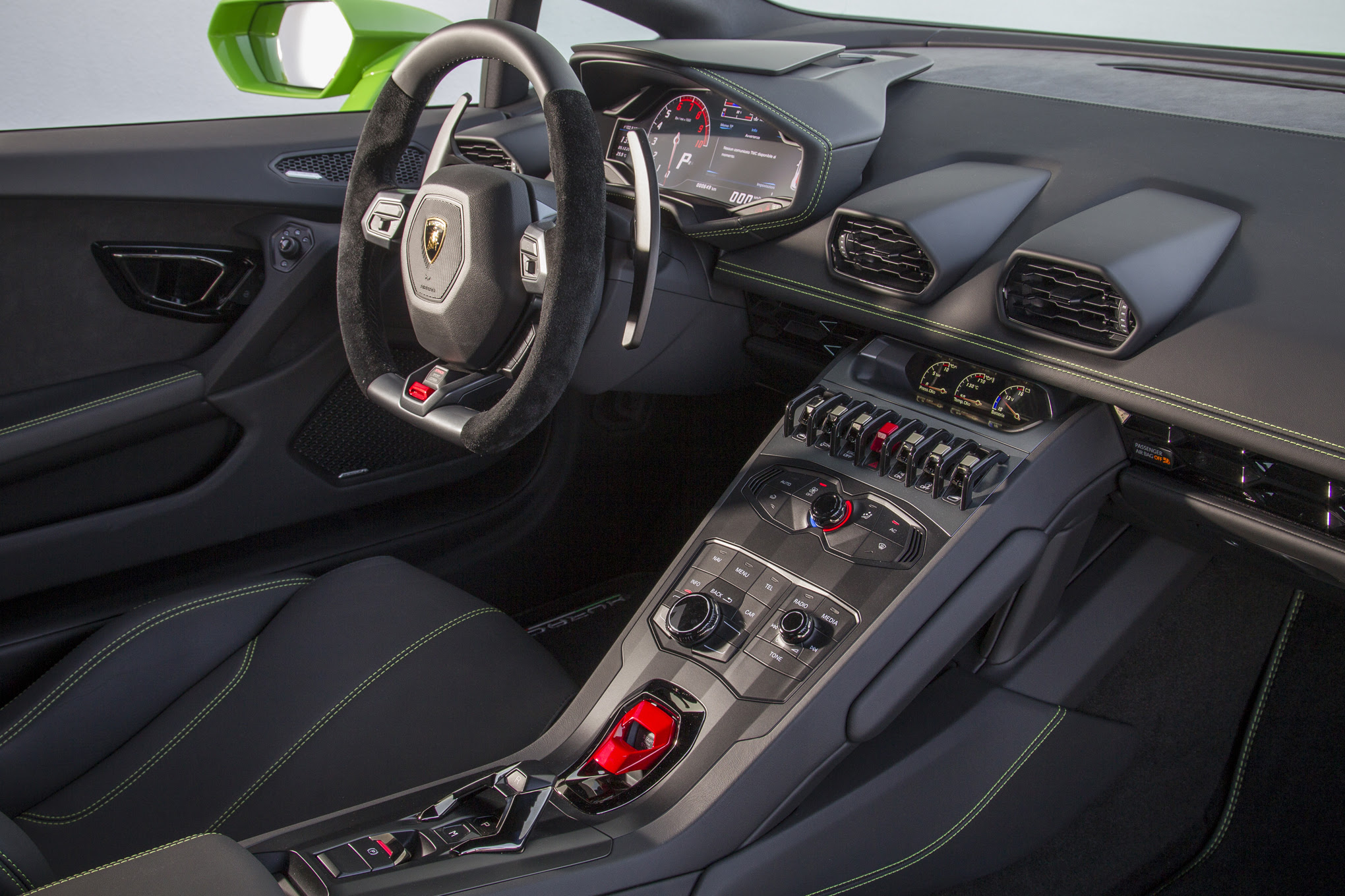Lamborghini Aventador 2021 салон