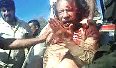 Gheddafi poco prima della brutale esecuzione Gheddafi poco prima della brutale esecuzione