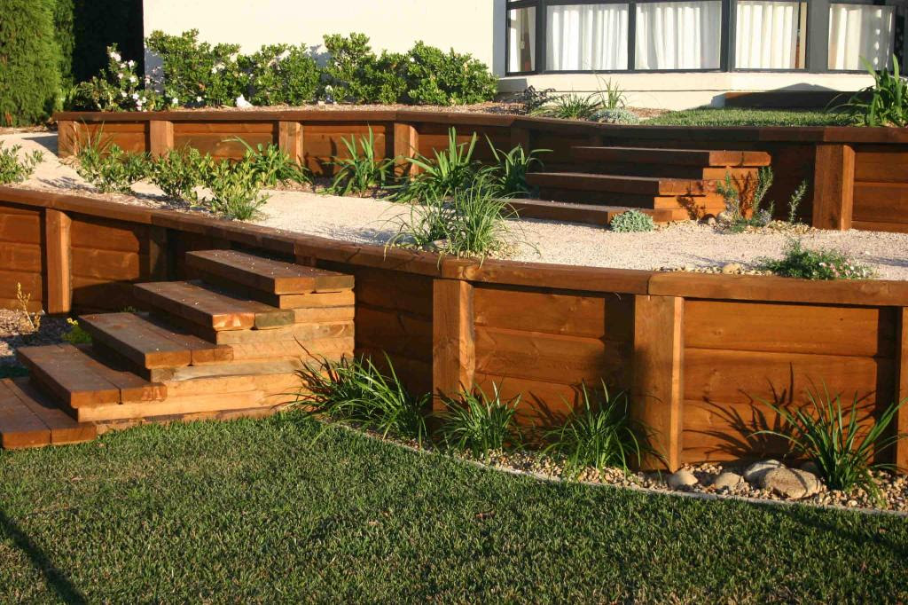 Landscape Timber Retaining Wall Design - Build Curved Timber Retaining Wall