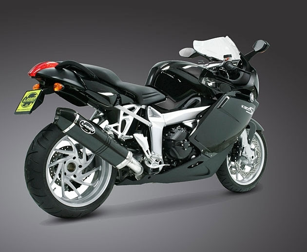 Bike engine capacity of 167 horsepower provides to disperse hundreds of 2.8 seconds. In addition, the model has excellent handling on the road: low center of gravity allows you to literally "go to bed" in the corners, and the electronic systems