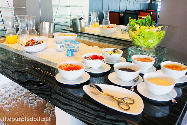 Breakfast at Bellevue Signature Club Lounge