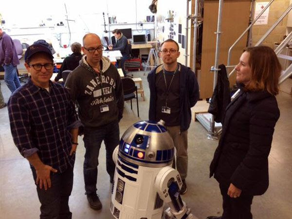 STAR WARS: EPISODE VII director J.J. Abrams, Lucasfilm president Kathleen Kennedy and two staff members pose with R2-D2. STAR WARS: EPISODE VII director J.J. Abrams, Lucasfilm president Kathleen Kennedy and two staff members pose with R2-D2.