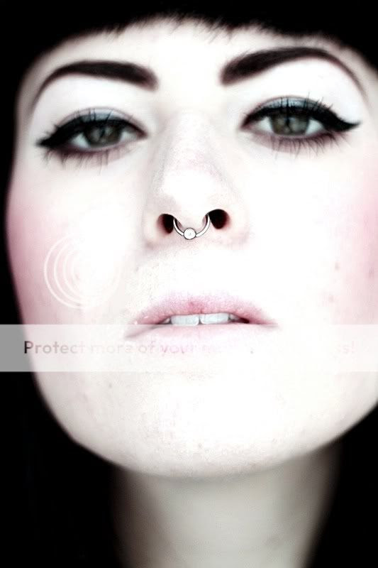 piercing septum nase nasenpiercing portrait lippen gesicht