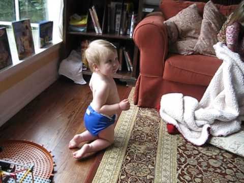 lots of little johnsons: Baby Pella's Knee Scoot Walk