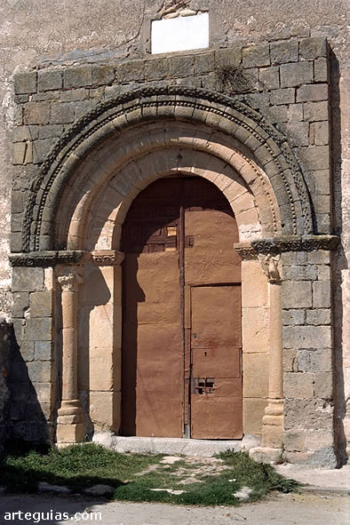 Puerta románica. Iglesia de Villovela de Pirón