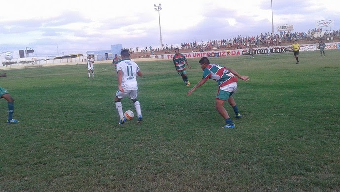 Santa Cruz-RN e Baraúnas empatam pelo Campeonato Potiguar (Foto: Carlos Guerra/Divulgação)